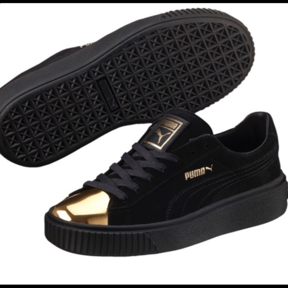 NWOB Puma Suede Platform Sneakers